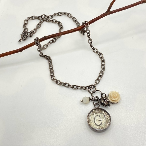 Beth Quinn Initial "G" Necklace With Glitter & Charms 18" Long - Picture 1 of 5